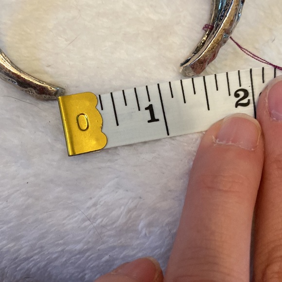 🆕Vintage-look Hammered/Abstract Cuff Bracelet - Picture 4 of 6